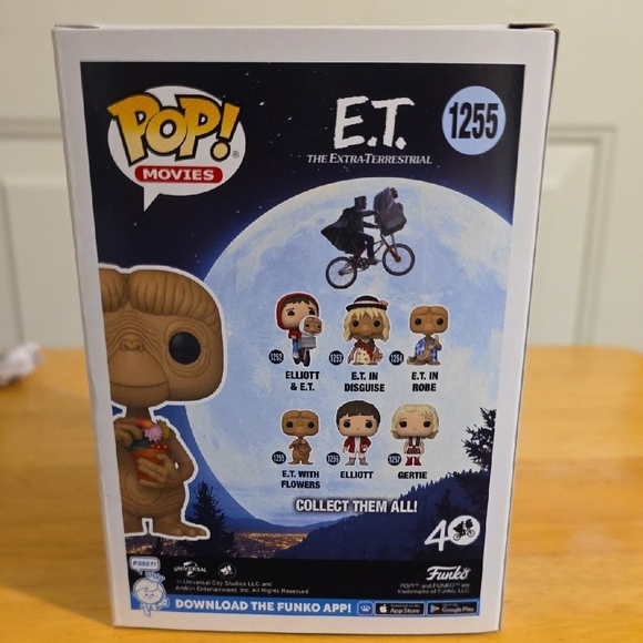 Funko E.T. Brown Vinyl Figure with Flowers - Picture 3 of 4